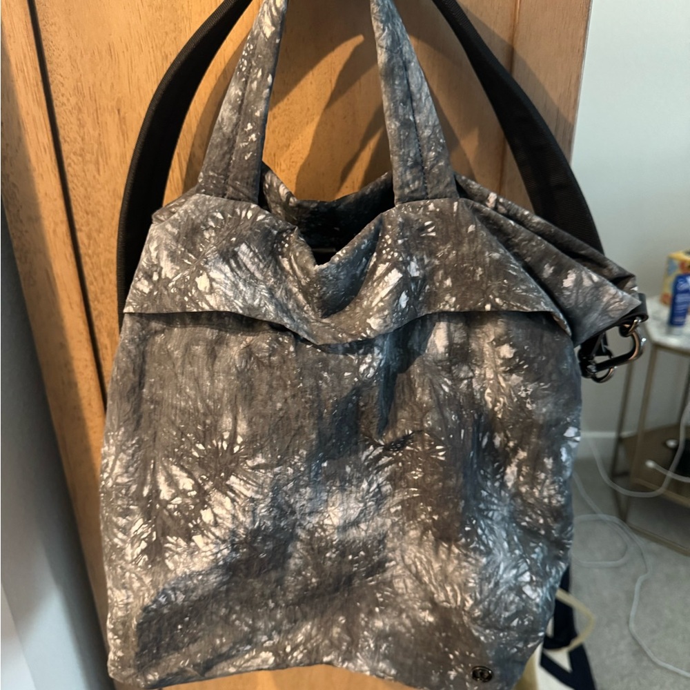 Lululemon Athletica Gray and White Tote Bag with Textured Finish